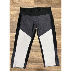 CHAMPION COLORBLOCK CAPRI PERFORMANCE LEGGINGS WOMENS SIZE L GRAY BLACK
